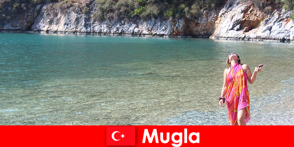 土耳其最小的省会之一穆格拉的海滩度假