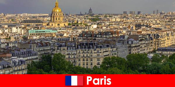 游客喜欢巴黎市中心，有展览和艺术画廊