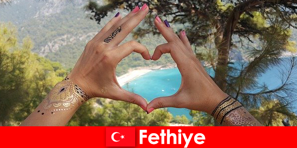 土耳其费蒂耶海滩度假对于年轻人和老年人来说总是一个梦想
