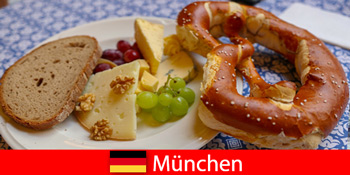 享受德国慕尼黑文化之旅，享用啤酒、音乐、民间舞蹈和当地美食