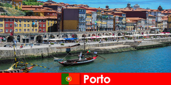 葡萄牙波尔图的游客城市休息，有迷人的酒吧和当地餐馆
