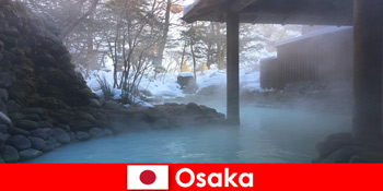 大阪日本酒店为温泉浴场客人提供水疗服务
