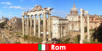 欧洲客人前往意大利罗马的古代发掘和遗址巴士之旅