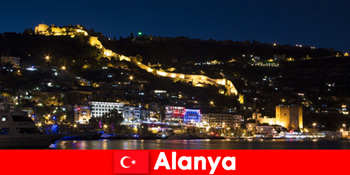 在蜂拥而至的阿兰雅土耳其，为游客提供廉价航班和酒店
