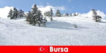 土耳其最大的滑雪胜地布尔萨的家庭冬季旅行