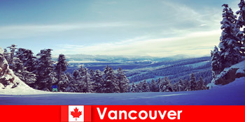 加拿大温哥华的冬季假期，为旅行家庭提供滑雪乐趣