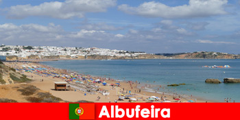 大自然海洋和美食体验度假者在阿尔布费拉葡萄牙