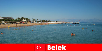 贝莱克土耳其陌生人的阳光海滩和大海