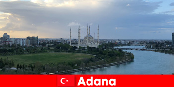 土耳其阿达纳的当地导游非常受陌生人欢迎