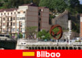 西班牙毕尔巴鄂城市之旅，包括来自世界各地的文化游客
