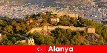 在 Alanya Türkiye 体验远足和文化