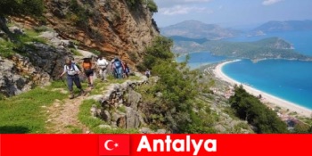 在土耳其安塔利亚享受绿色森林和壮丽景色的自然漫步之旅